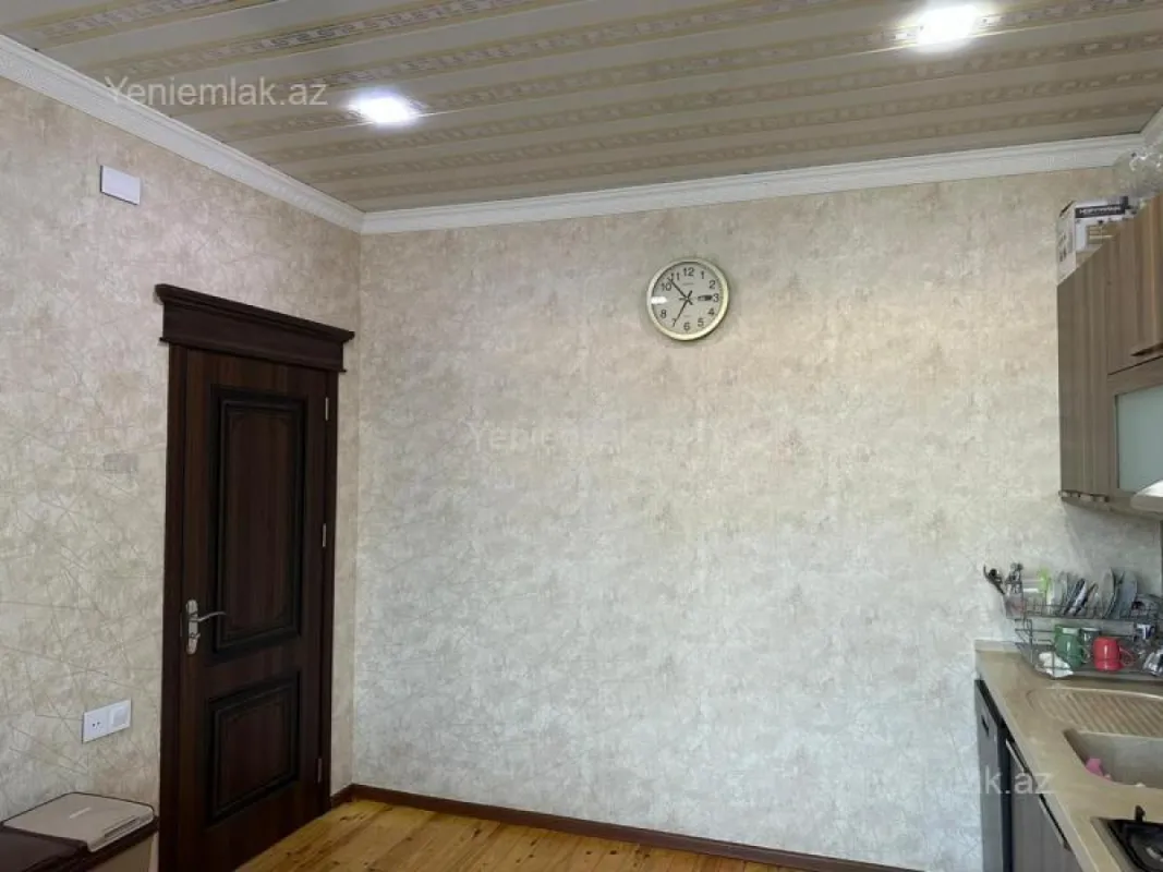 Satılır 5 otaqlı həyət evi 240 m²