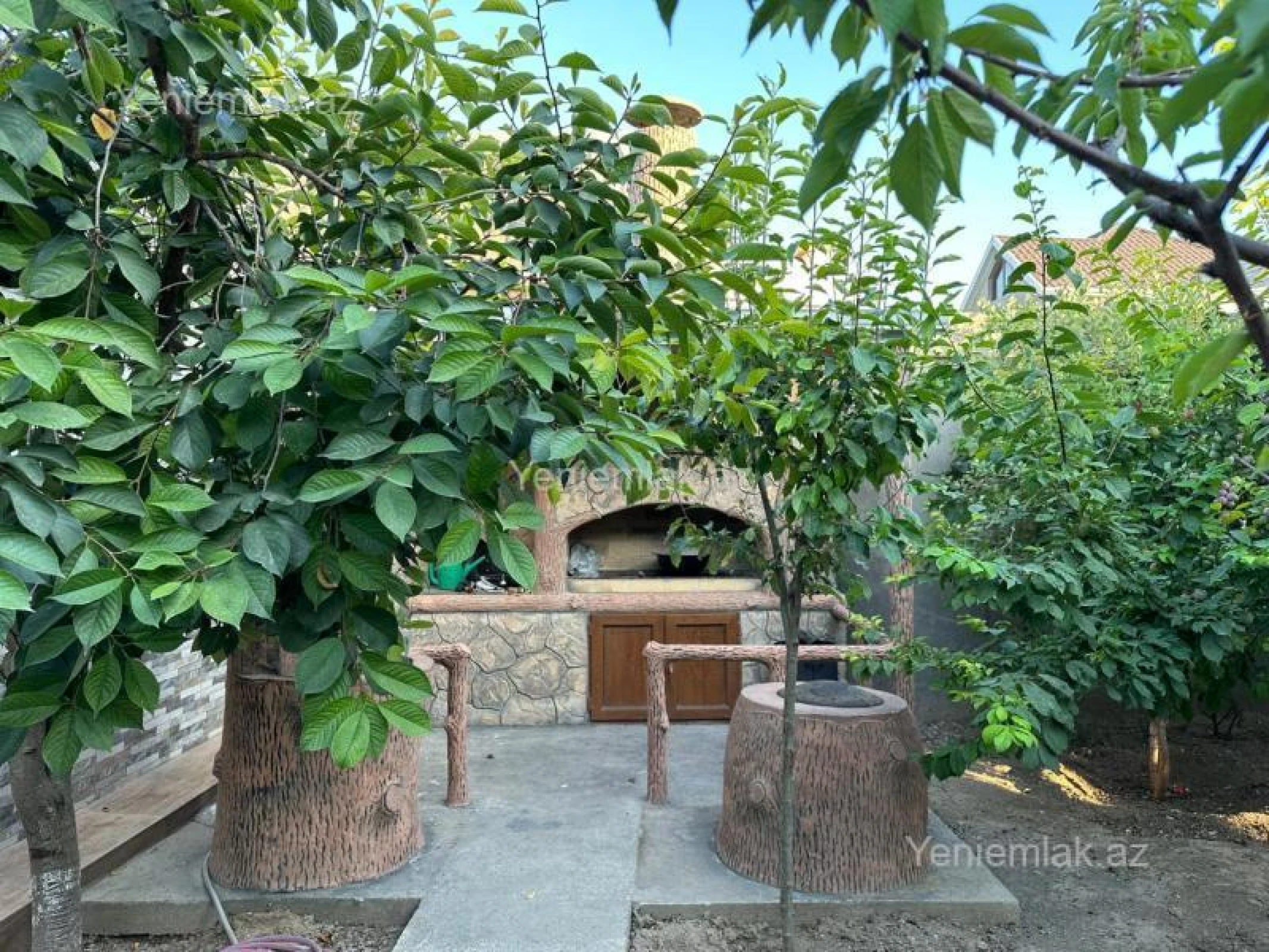 Satılır 5 otaqlı həyət evi 240 m²