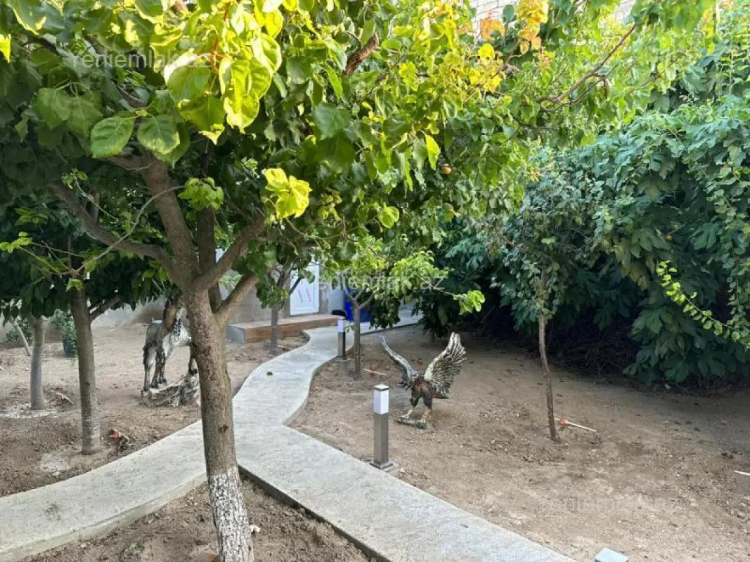 Satılır 5 otaqlı həyət evi 240 m²