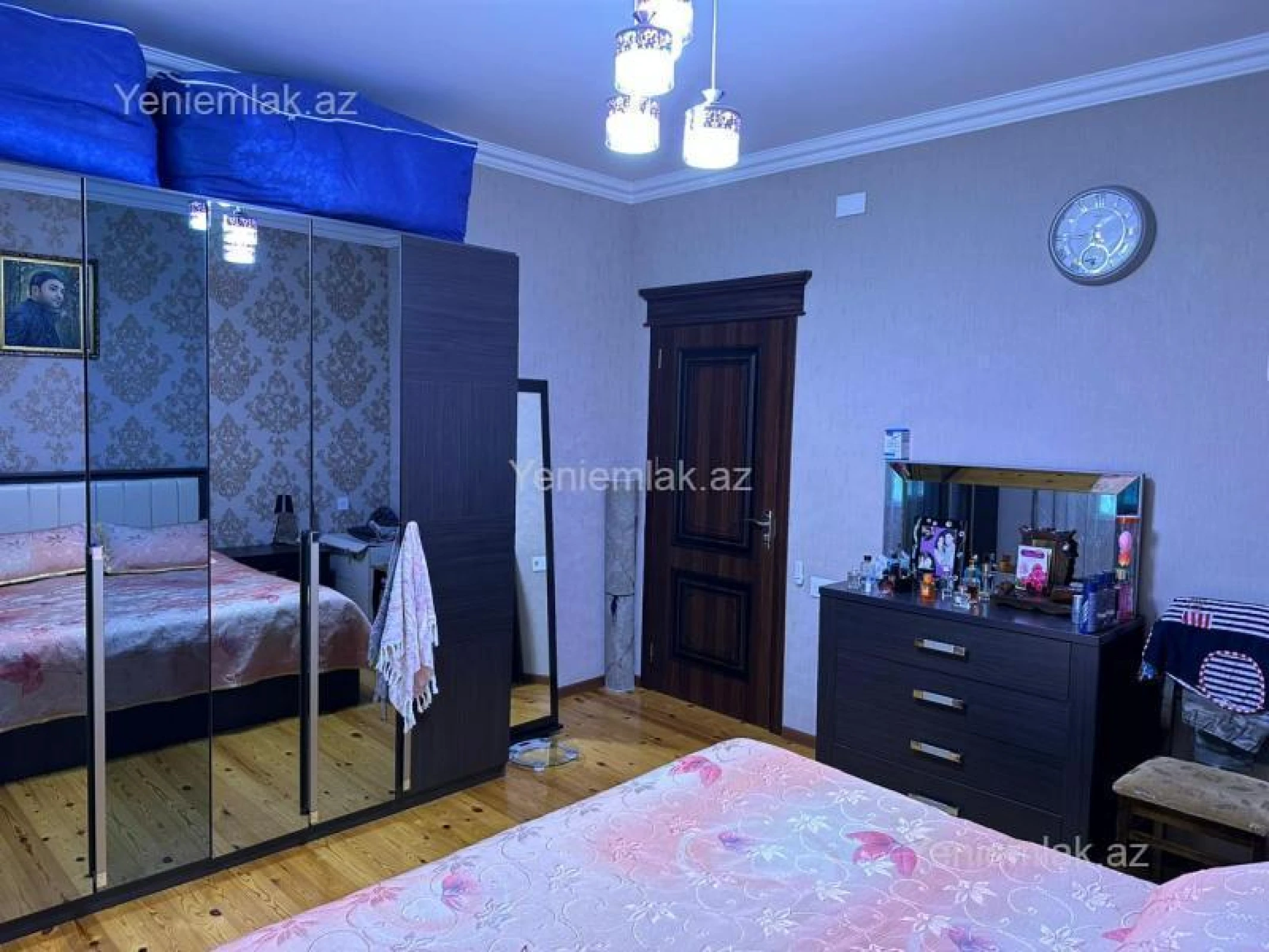 Satılır 5 otaqlı həyət evi 240 m²