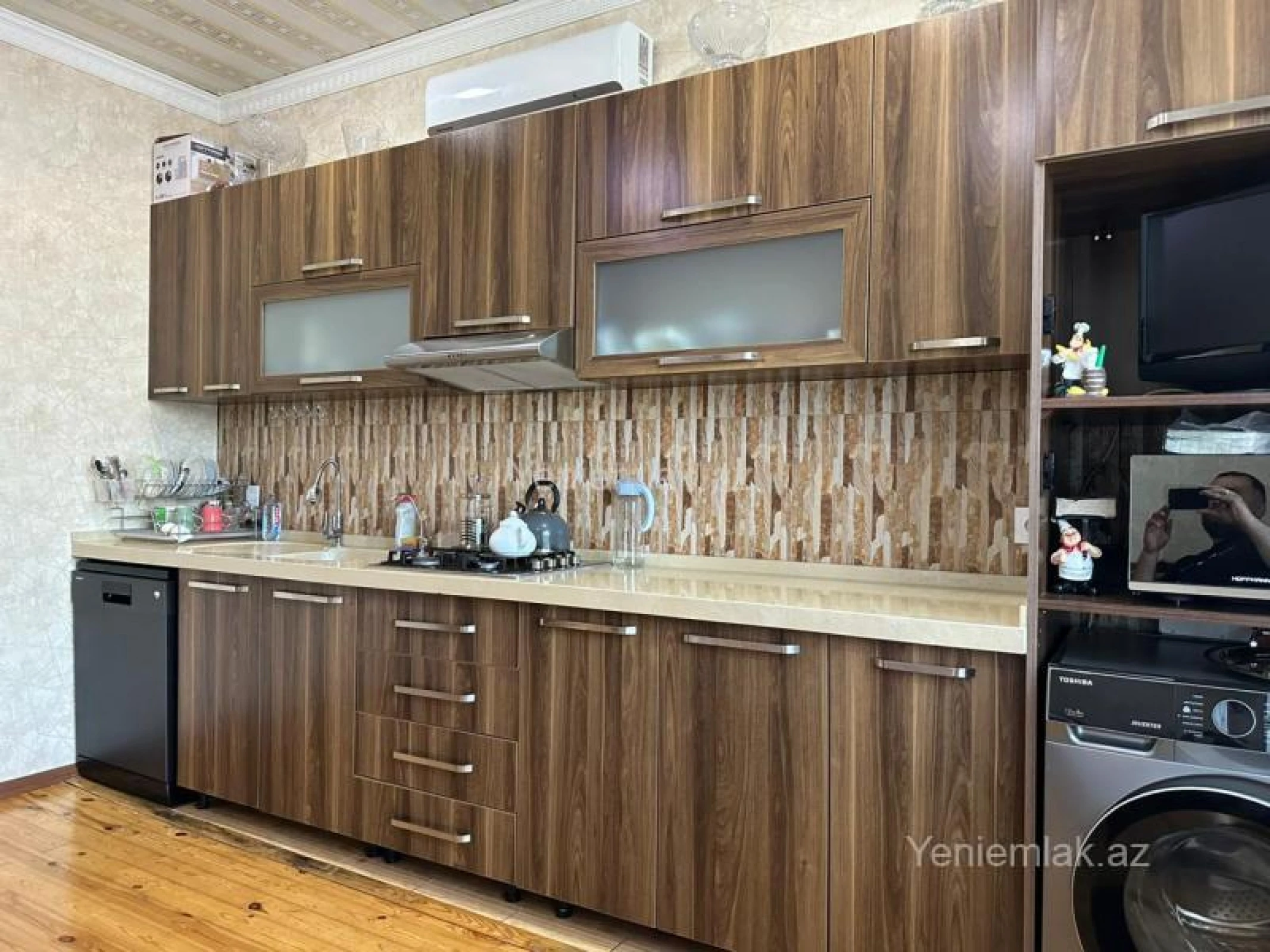 Satılır 5 otaqlı həyət evi 240 m²