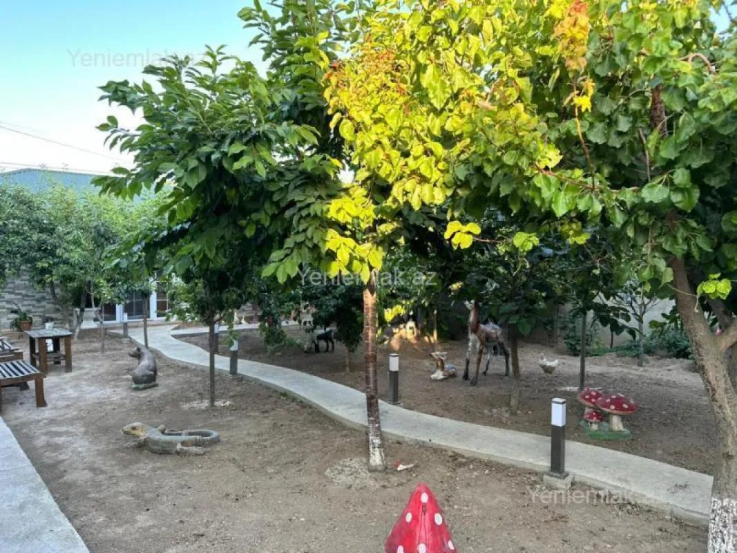 Satılır 5 otaqlı həyət evi 240 m²