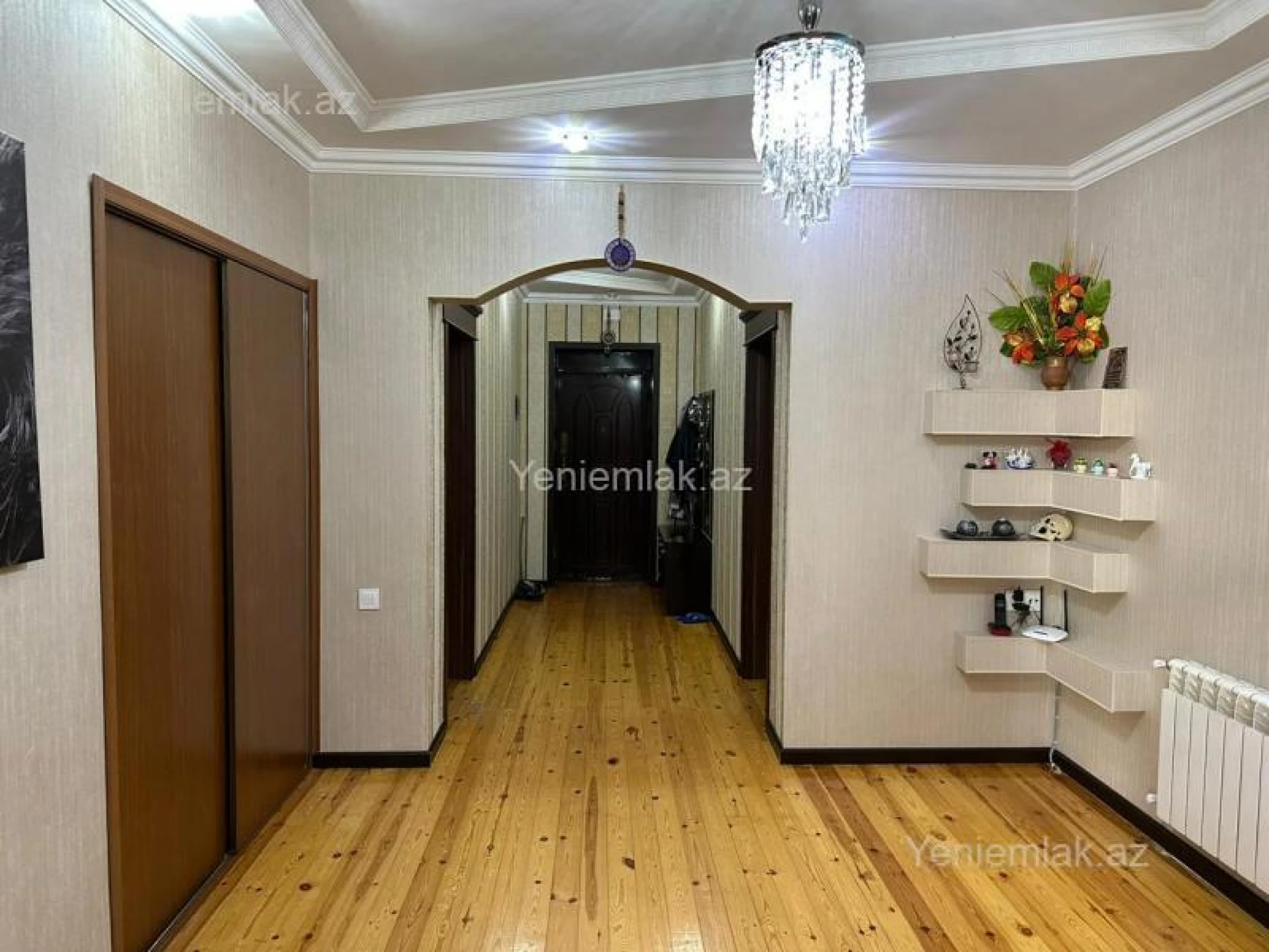 Satılır 5 otaqlı həyət evi 240 m²