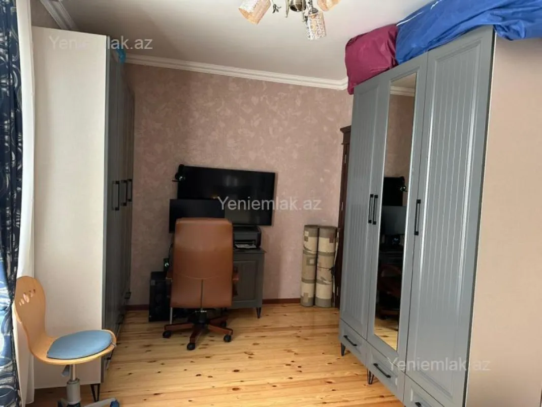 Satılır 5 otaqlı həyət evi 240 m²