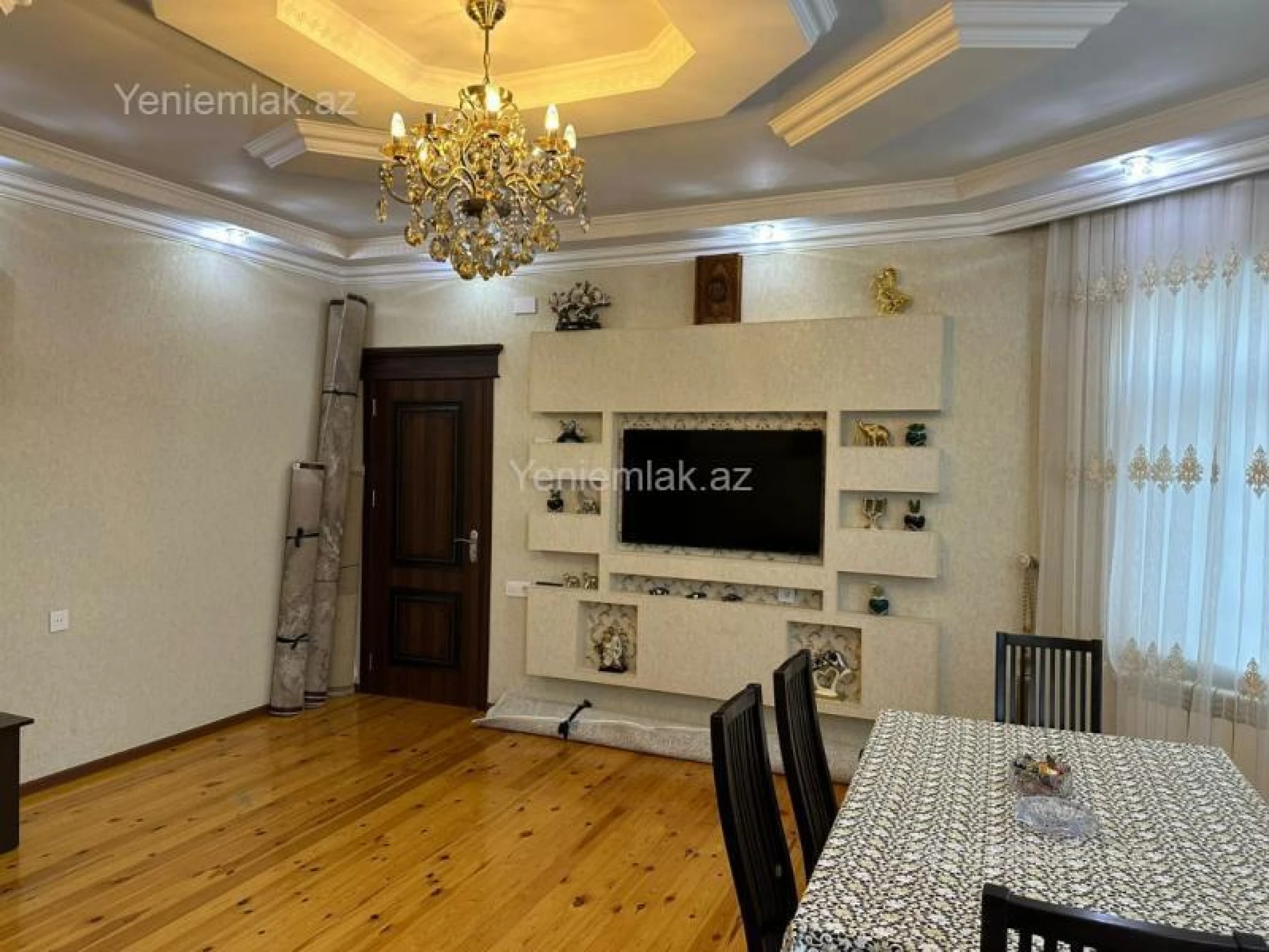 Satılır 5 otaqlı həyət evi 240 m²
