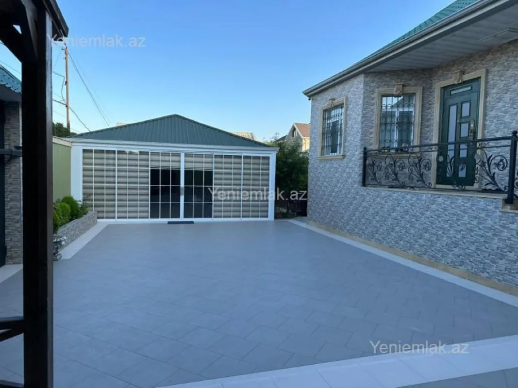 Satılır 5 otaqlı həyət evi 240 m²