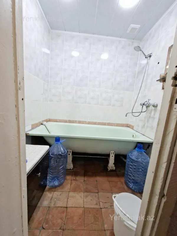 Satılır 2 otaqlı köhnə tikili 62 m²