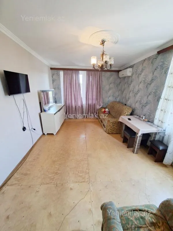 Satılır 2 otaqlı köhnə tikili 62 m²