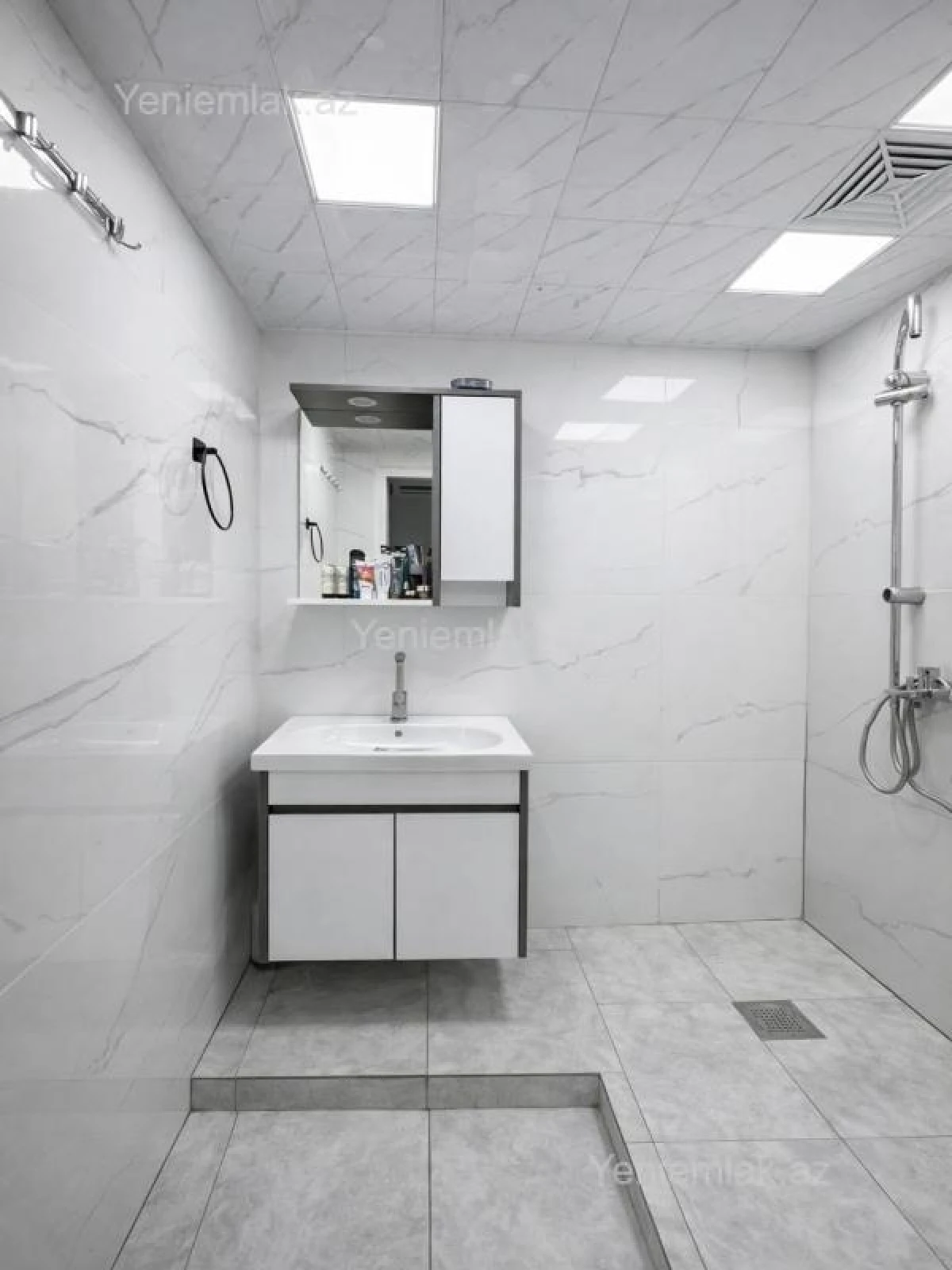 Satılır 4 otaqlı köhnə tikili 110 m²