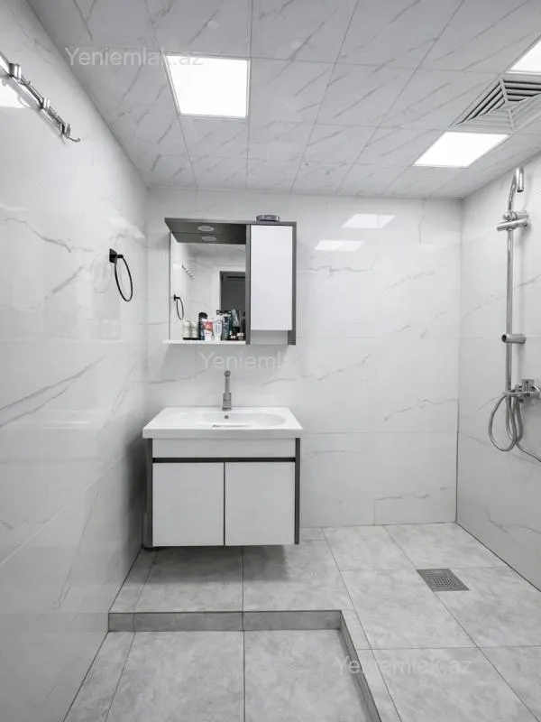 Satılır 4 otaqlı köhnə tikili 110 m²