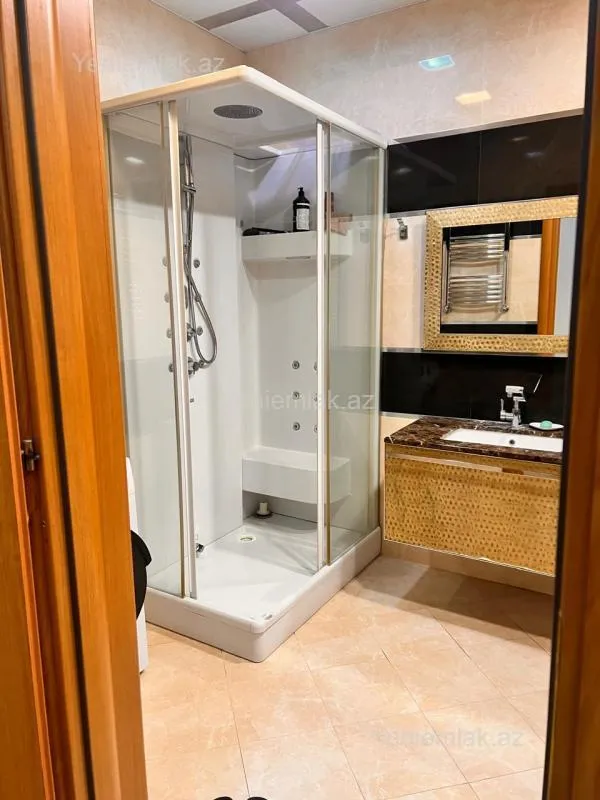 Satılır 4 otaqlı yeni tikili 200 m²