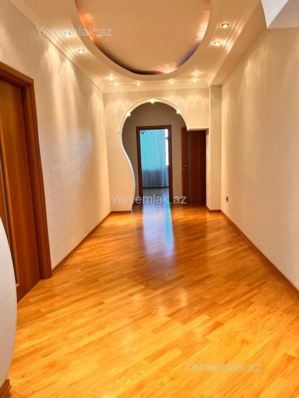 Satılır 4 otaqlı yeni tikili 200 m²