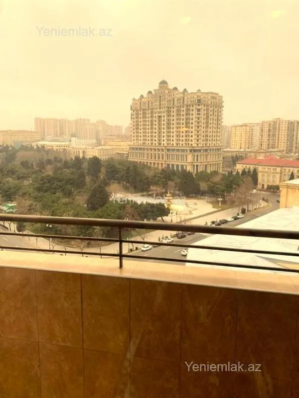 Satılır 4 otaqlı yeni tikili 200 m²