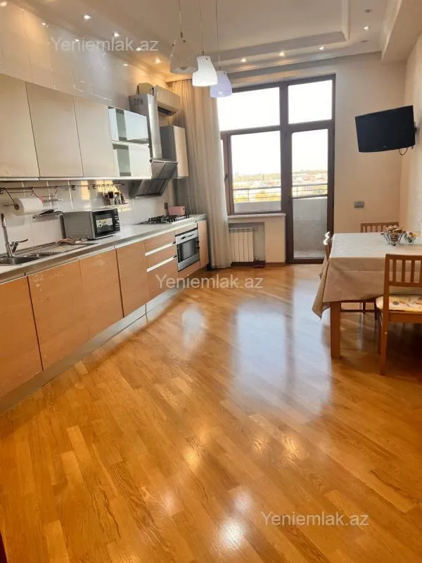 Satılır 4 otaqlı yeni tikili 200 m²