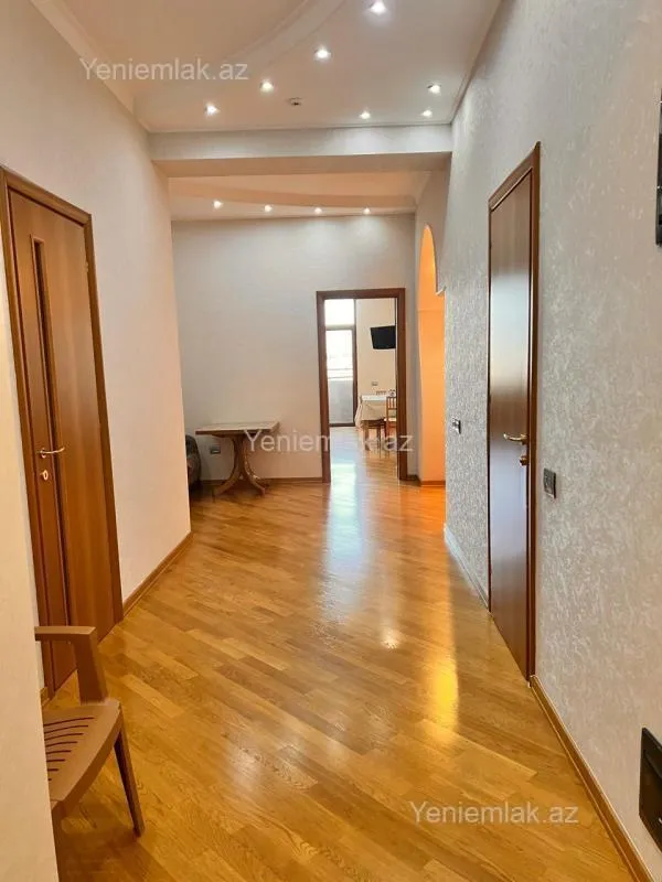 Satılır 4 otaqlı yeni tikili 200 m²