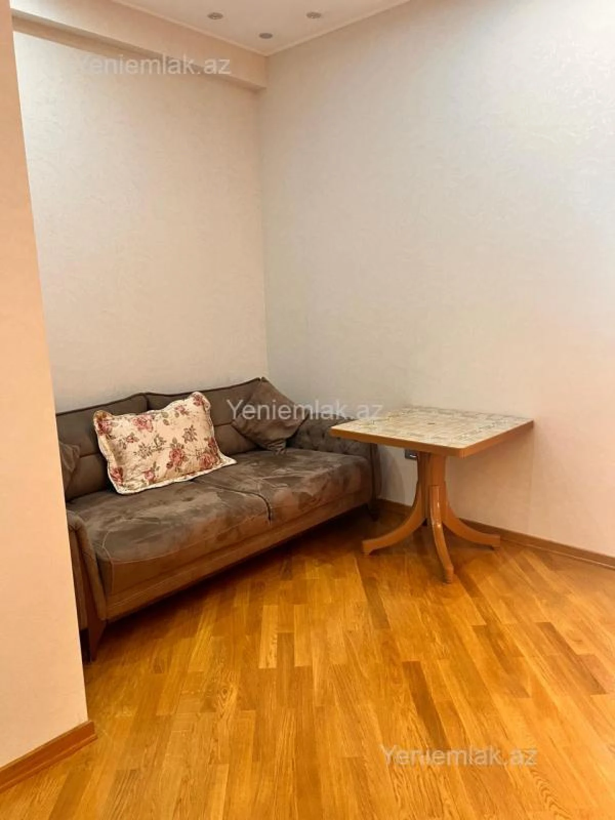 Satılır 4 otaqlı yeni tikili 200 m²