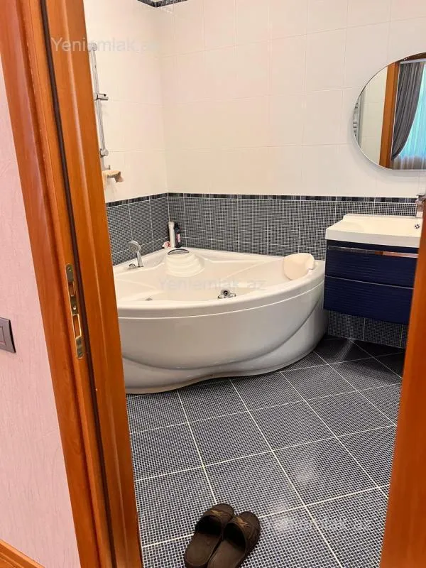 Satılır 4 otaqlı yeni tikili 200 m²