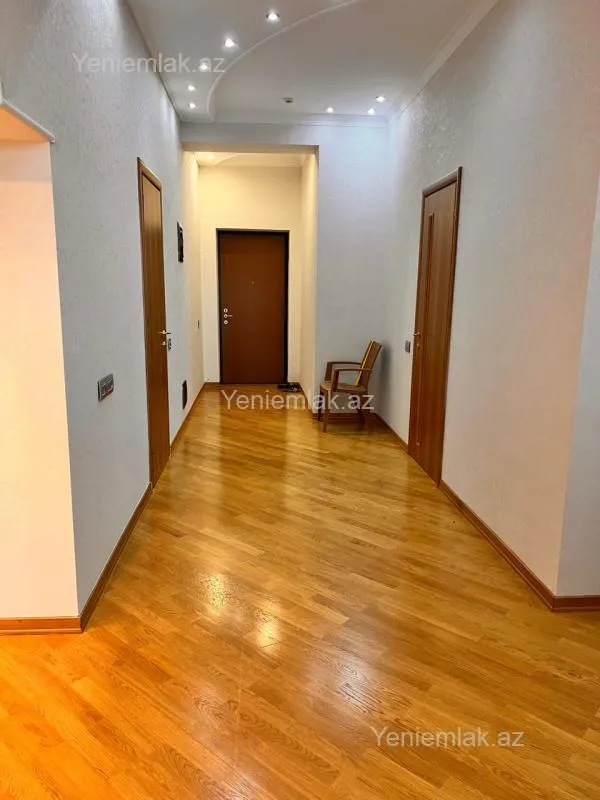 Satılır 4 otaqlı yeni tikili 200 m²