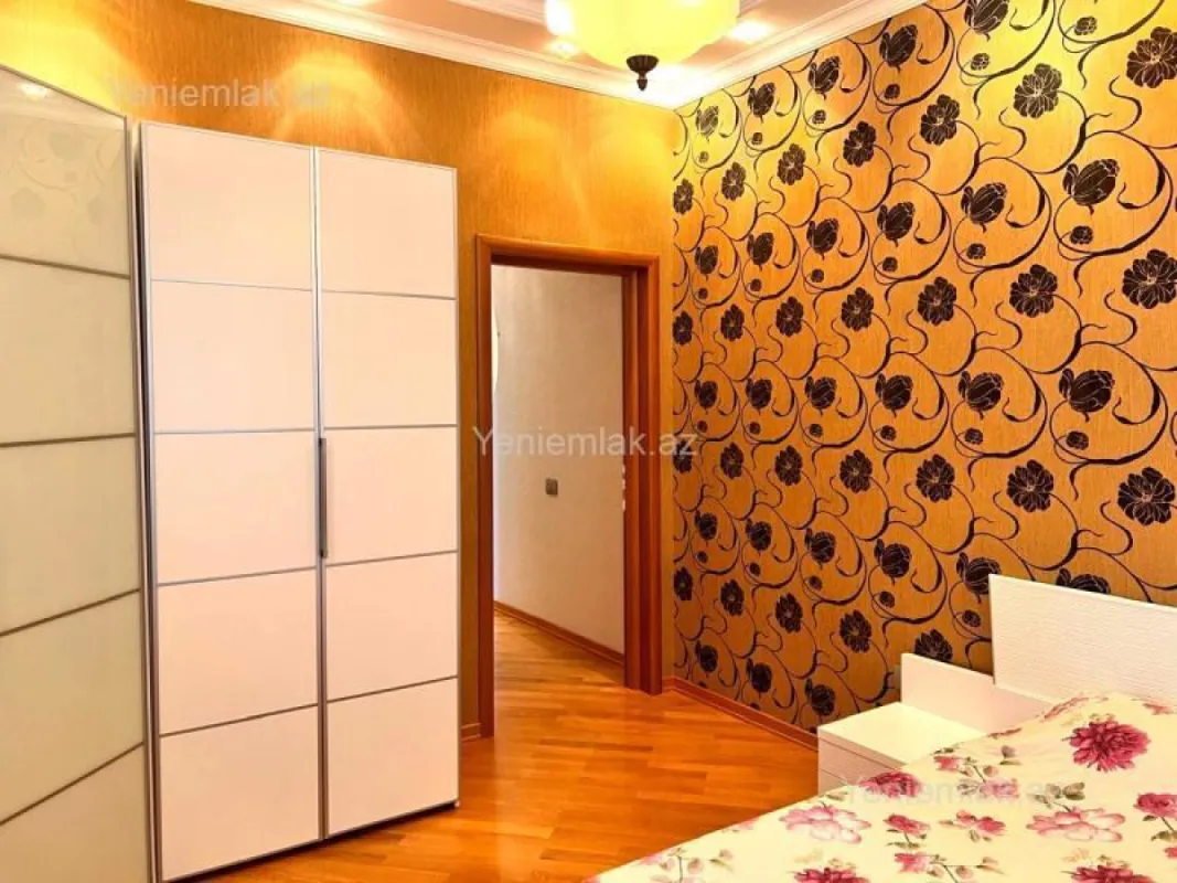 Satılır 4 otaqlı yeni tikili 200 m²