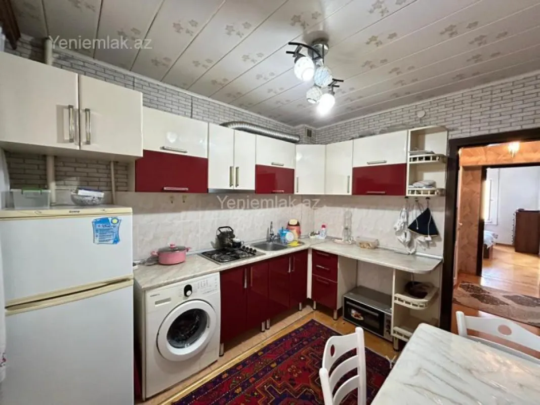 Satılır 3 otaqlı köhnə tikili 80 m²