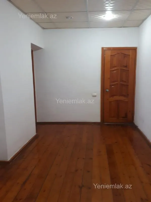 Satılır 3 otaqlı köhnə tikili 125 m²