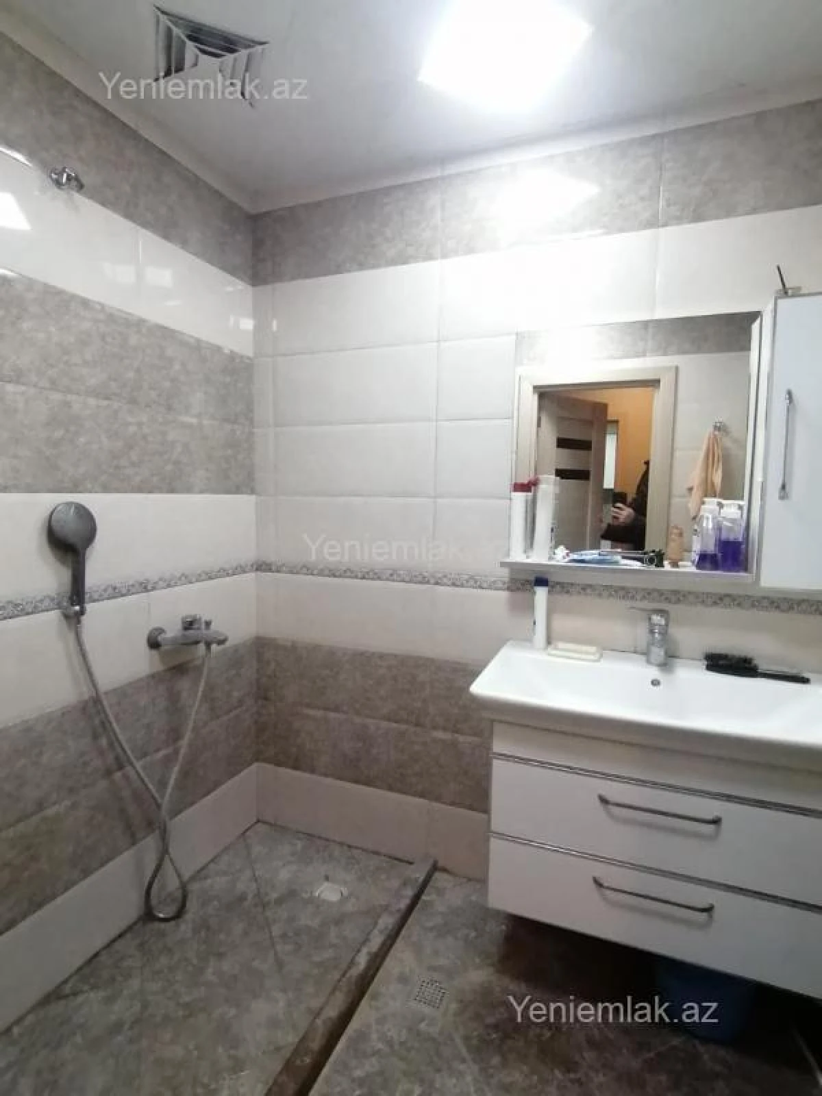 Satılır 3 otaqlı köhnə tikili 85 m²