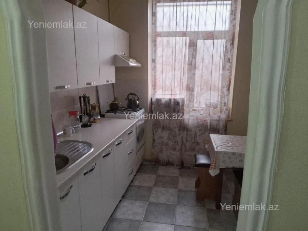 Satılır 3 otaqlı köhnə tikili 93 m²