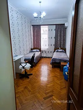 Satılır 3 otaqlı köhnə tikili 93 m²