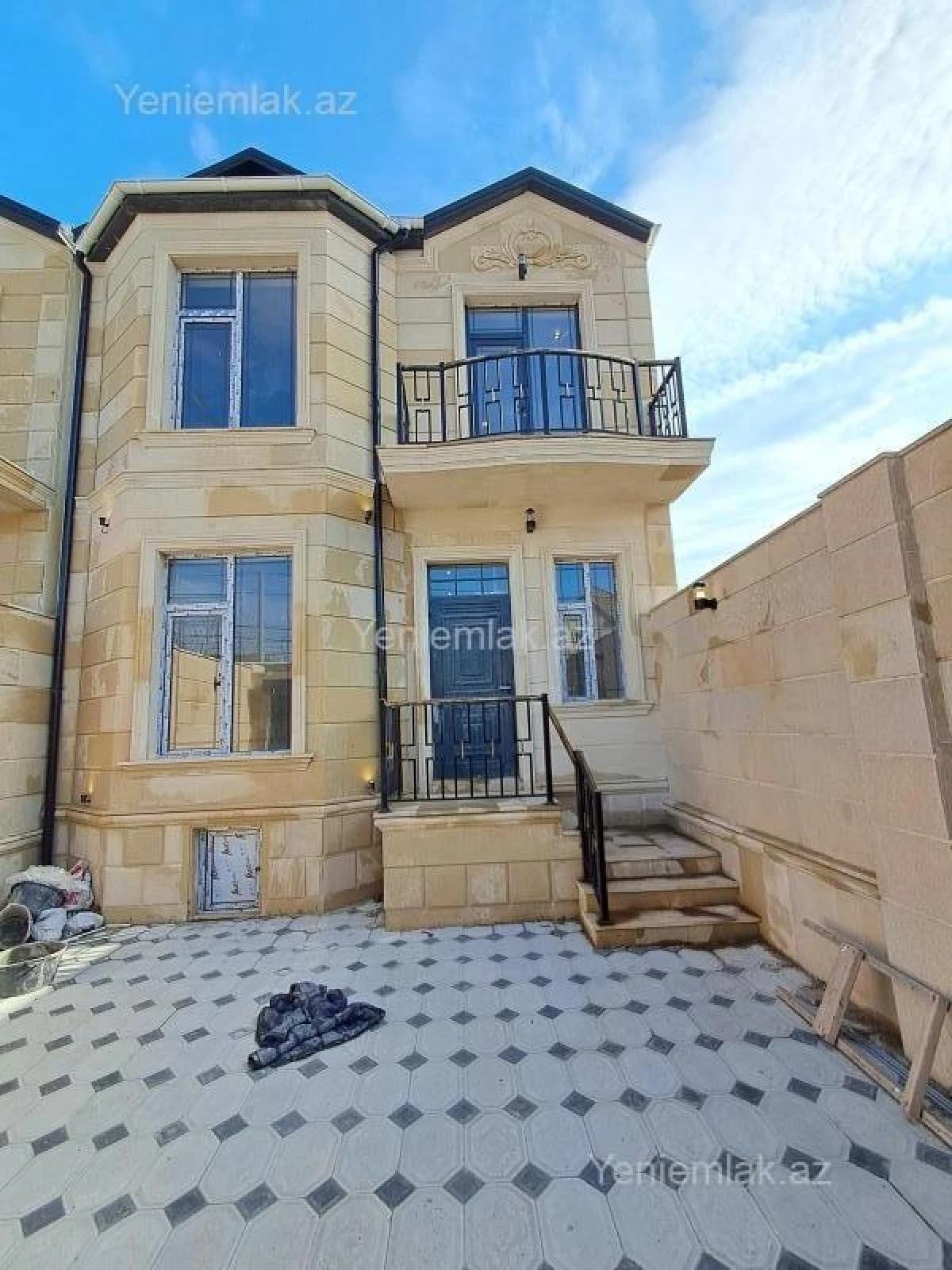 Satılır 5 otaqlı həyət evi 220 m²