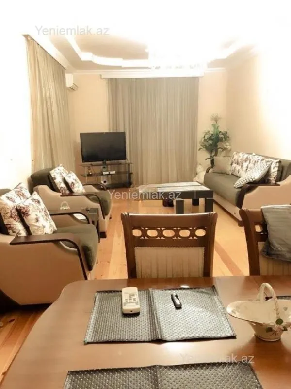 Satılır 7 otaqlı həyət evi 250 m²