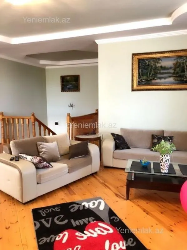 Satılır 7 otaqlı həyət evi 250 m²