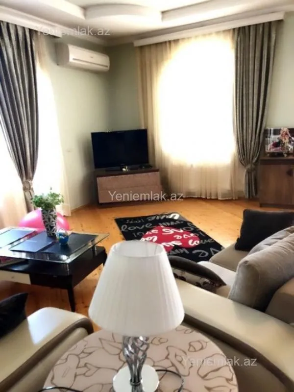 Satılır 7 otaqlı həyət evi 250 m²