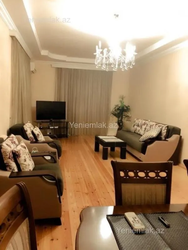 Satılır 7 otaqlı həyət evi 250 m²