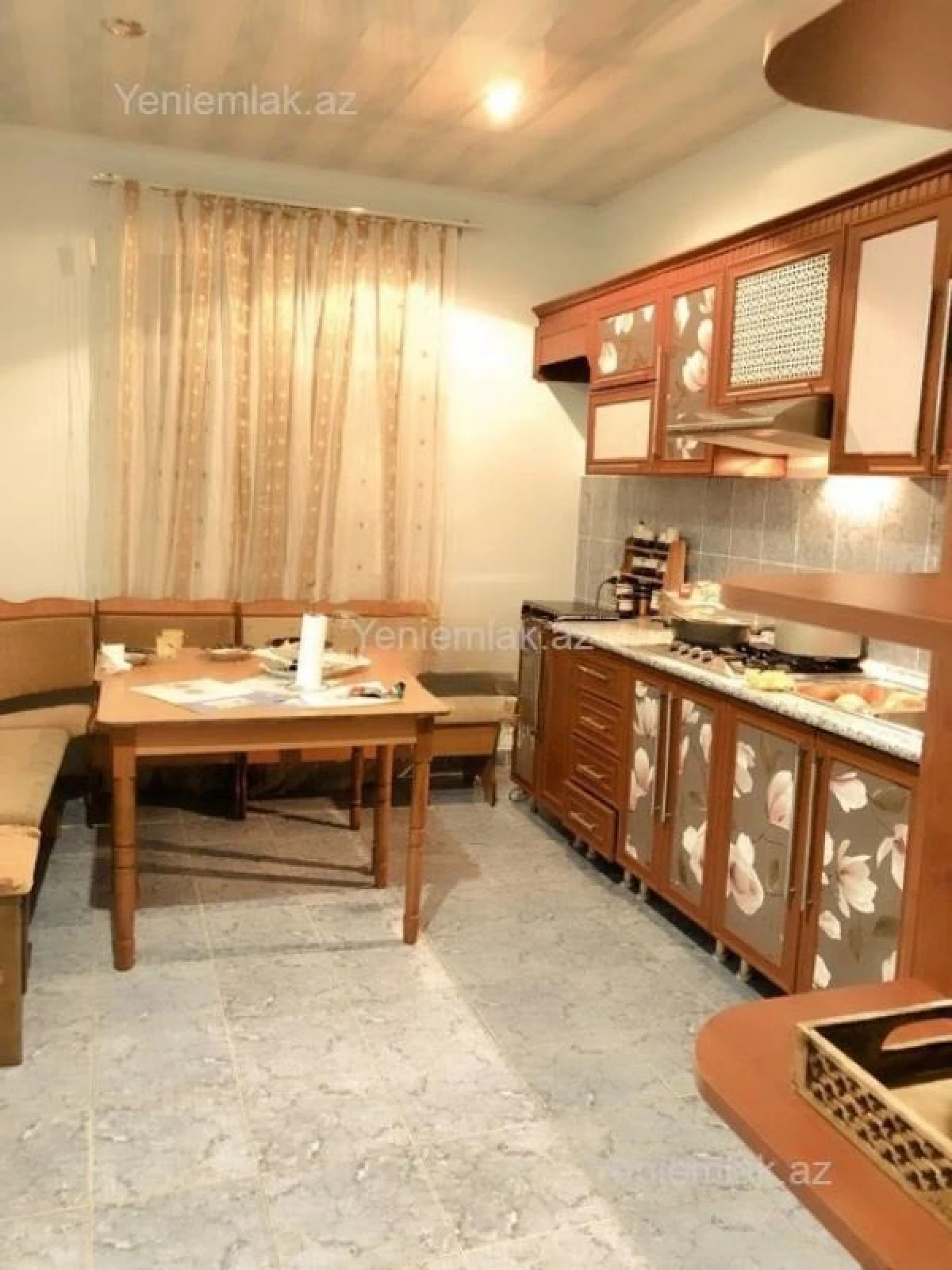 Satılır 7 otaqlı həyət evi 250 m²