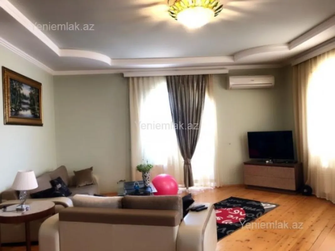 Satılır 7 otaqlı həyət evi 250 m²