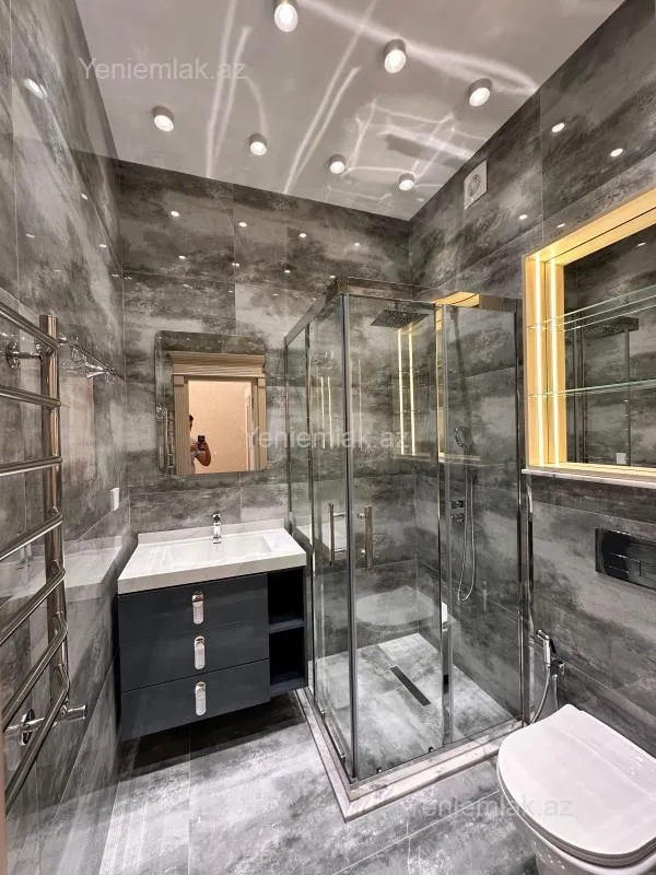 Satılır 4 otaqlı yeni tikili 195 m²