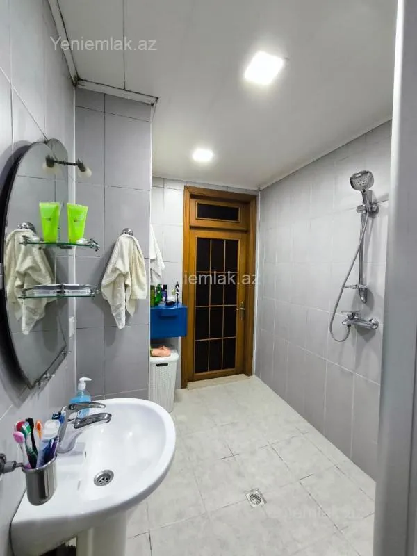 Satılır 3 otaqlı yeni tikili 128 m²