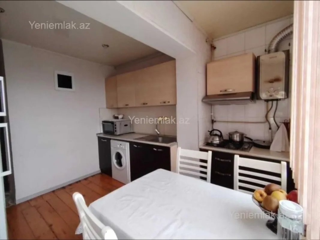 Satılır 2 otaqlı köhnə tikili 70 m²