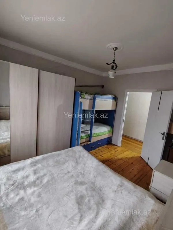 Satılır 2 otaqlı köhnə tikili 70 m²