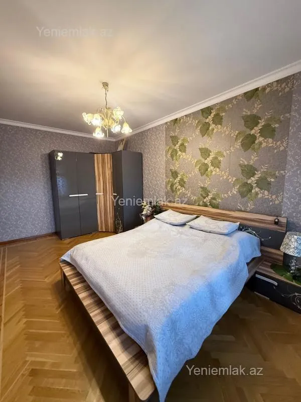 Satılır 4 otaqlı köhnə tikili 100 m²