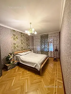 Satılır 4 otaqlı köhnə tikili 100 m²