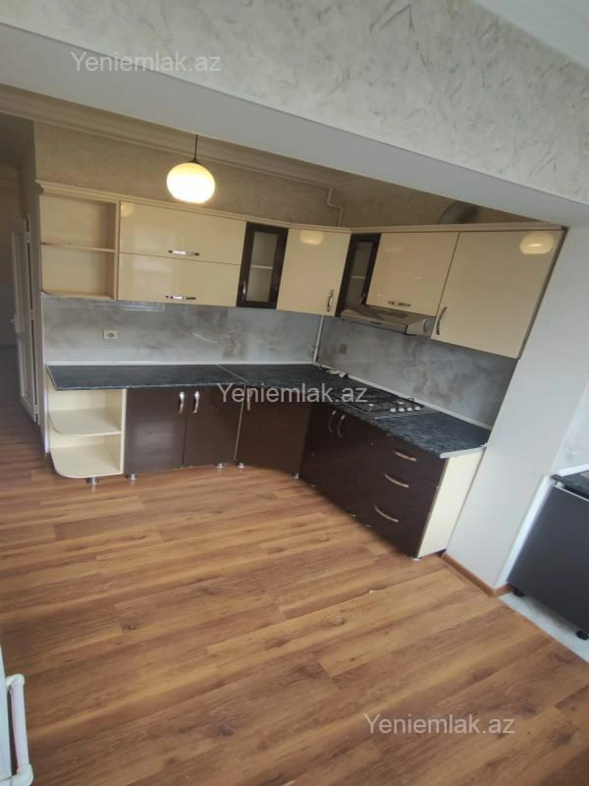 Satılır 2 otaqlı köhnə tikili 60 m²