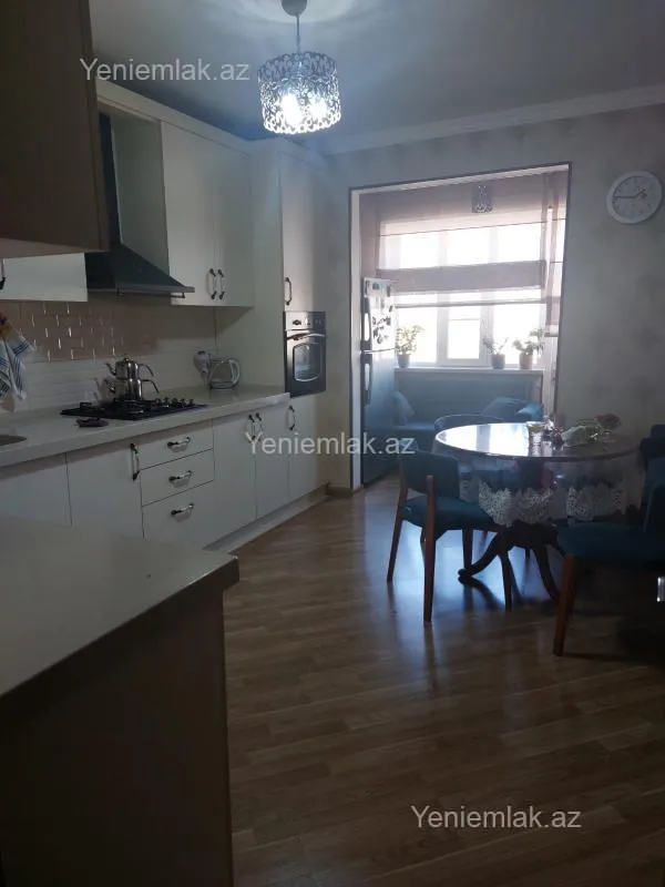 Satılır 5 otaqlı köhnə tikili 125 m²