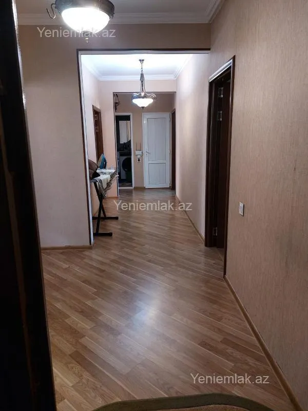 Satılır 5 otaqlı köhnə tikili 125 m²