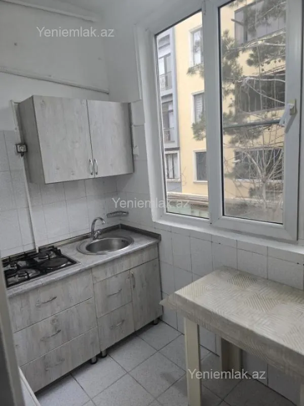 Satılır 3 otaqlı köhnə tikili 55 m²