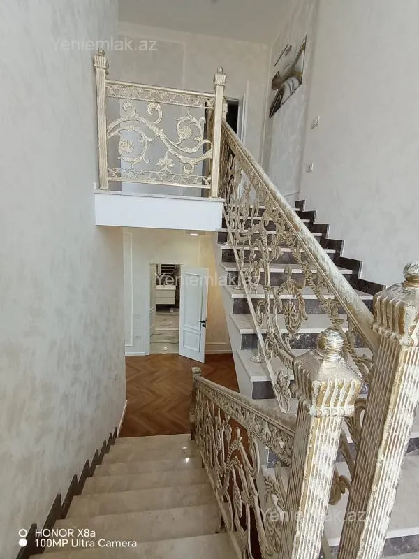 Satılır 4 otaqlı həyət evi 305 m²