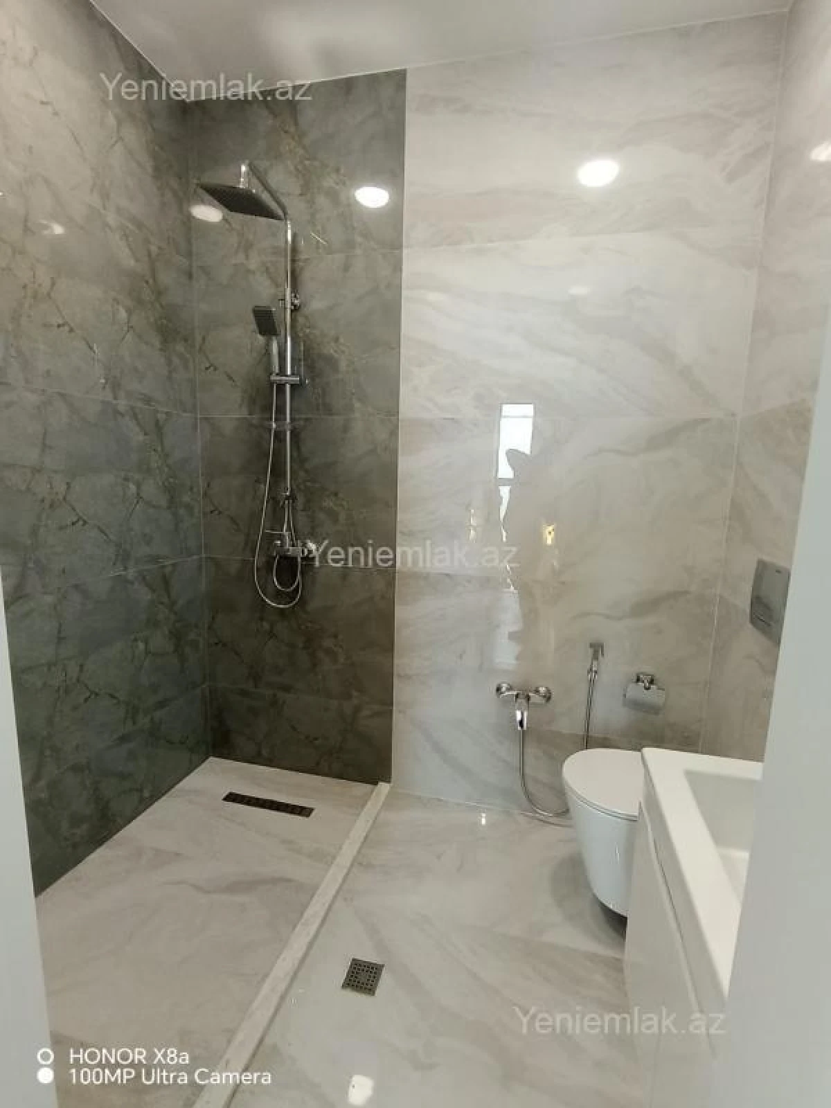 Satılır 4 otaqlı həyət evi 305 m²