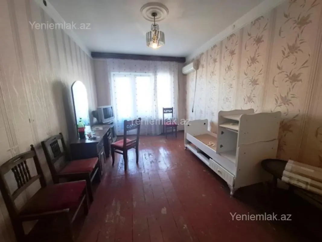 Satılır 2 otaqlı köhnə tikili 65 m²