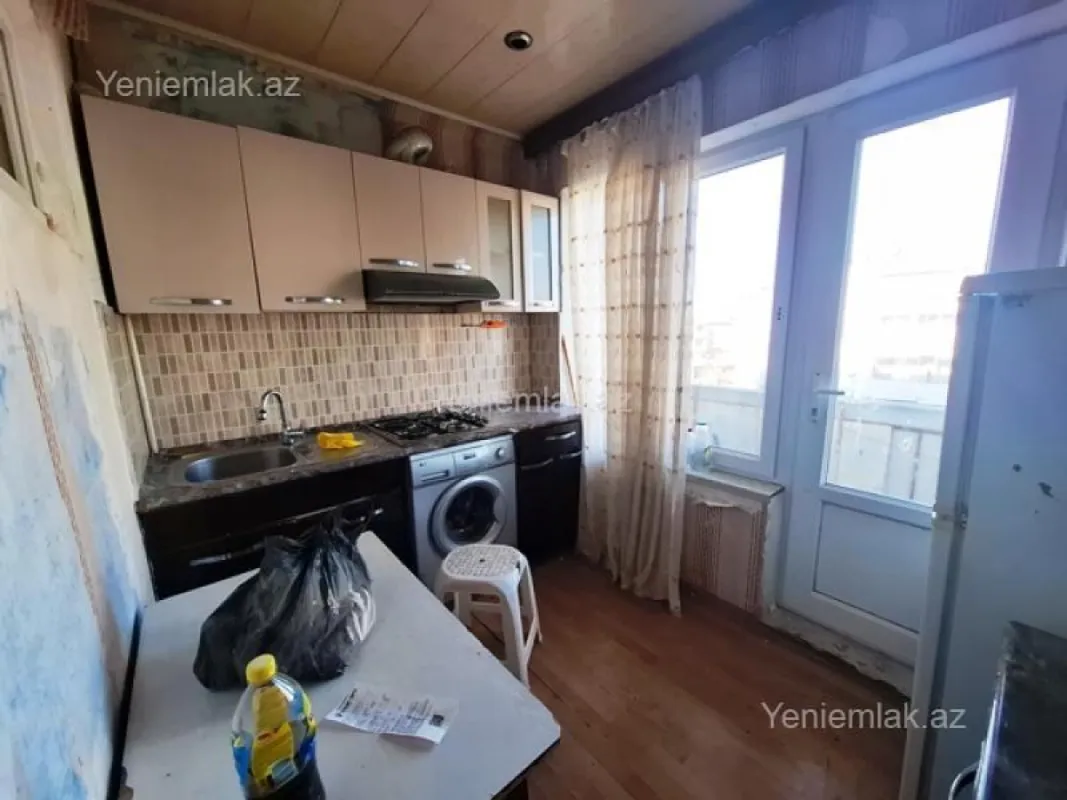 Satılır 2 otaqlı köhnə tikili 65 m²