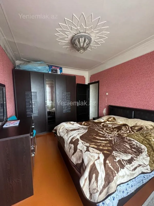 Satılır 2 otaqlı köhnə tikili 64 m²